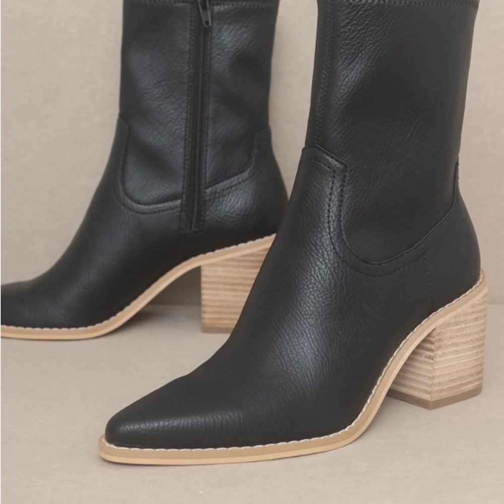Elegant Black Heeled Boots